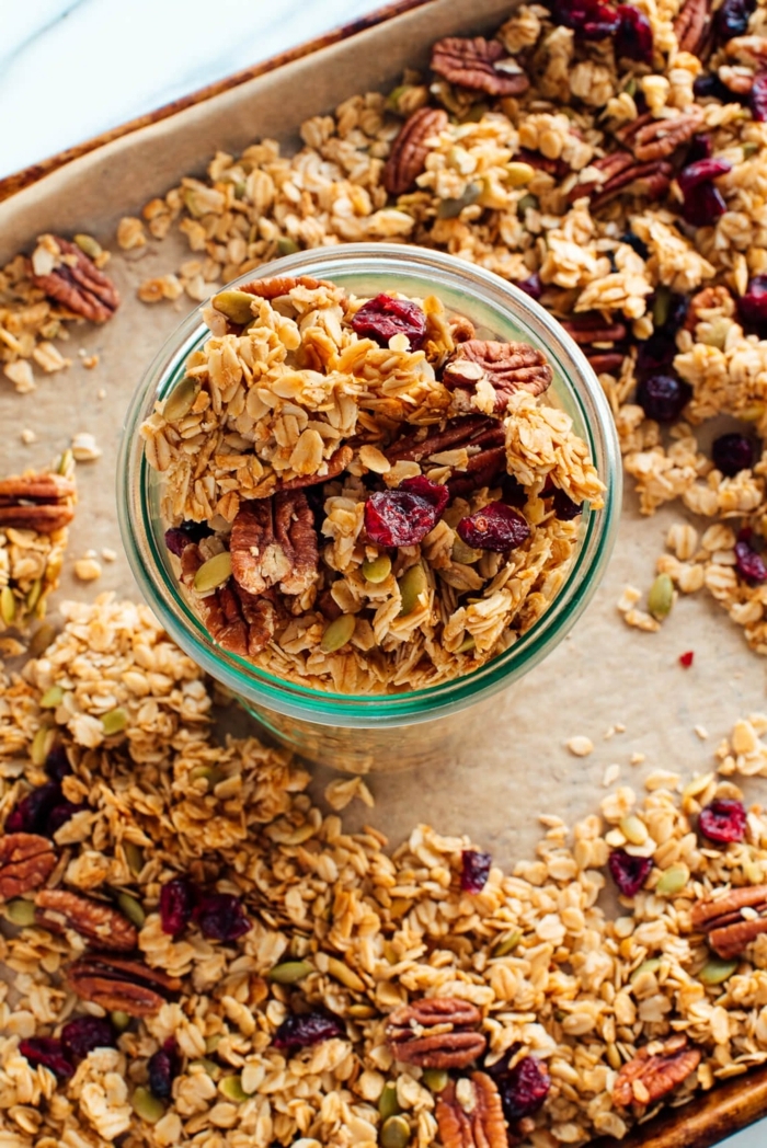 0 granola selber machen gesunde rezepte frühstück ideen fitness essen ideen müsli mit getrockneten früchten rote beeren