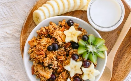 0 granola selber machen sie besten müsli rezepte gesundes frühstück banane kiwi blaubeeren frühstücksideen