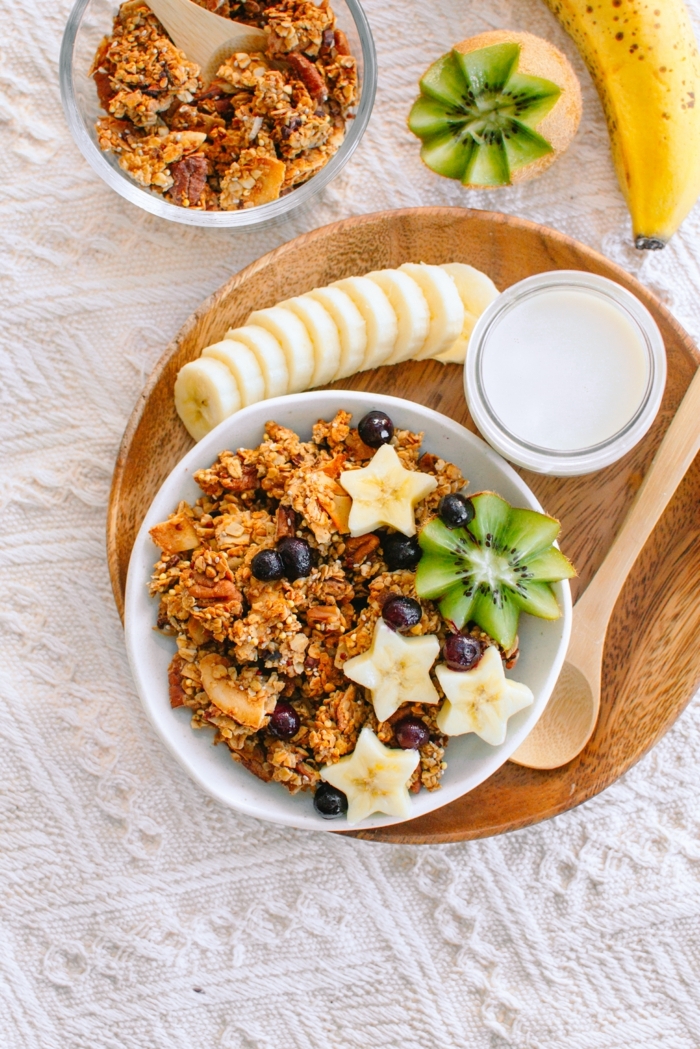 0 granola selber machen sie besten müsli rezepte gesundes frühstück banane kiwi blaubeeren frühstücksideen