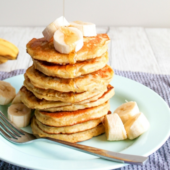 backen mit bananen amerikanische pfannkuchen mit honig frühstücksideen frühstück rezepte einfach