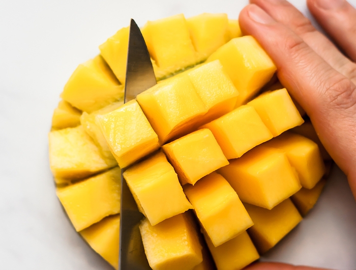 ein messer und ein mango igel eine diy anleitung wie kann man eine mango schneiden