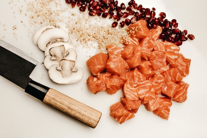 japanisches gericht zubereiten lachs pilze japanische kochmesser scharfe messer de qualitätvolle messer