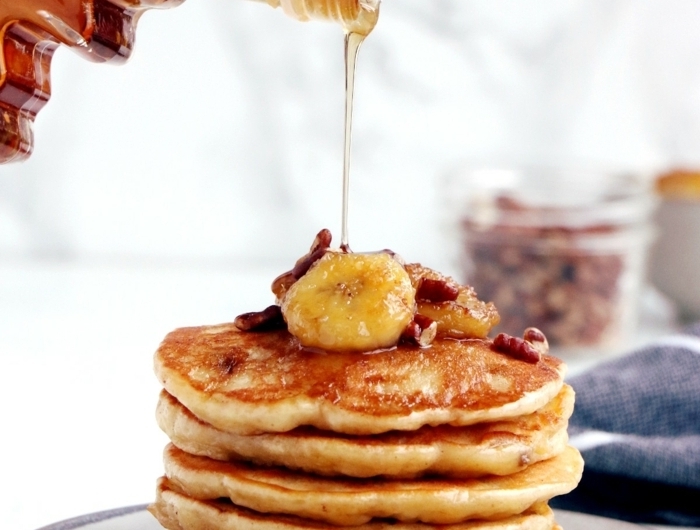pancakes mit banane rezept pfannkuchen mit honig und früchten brunch ideen frühstücksideen