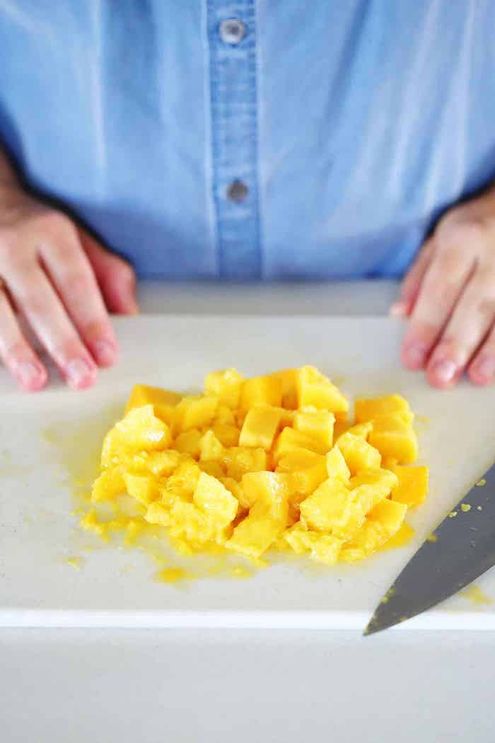 rezept für mango lassi wie kann man eine mango schneiden eine frau und mango scheiben