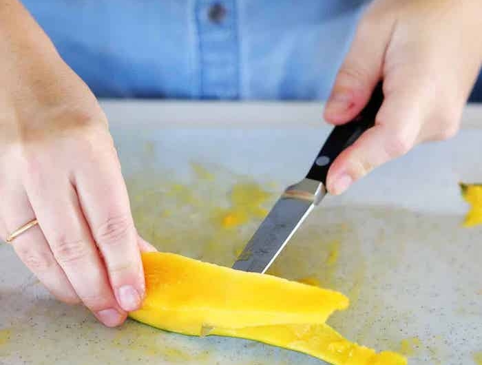 scharfer messer wie kann man eine mango schneiden ein messer und eine gelbe mango