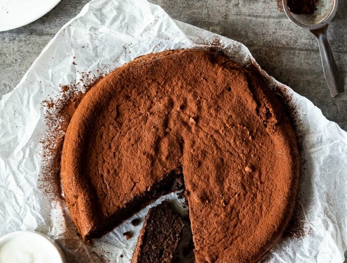 0 kuchen ohne mehl und zucker schokokuchen rezepte leckerer schokoladenkuchen garniert mit kakao kakaokuchen