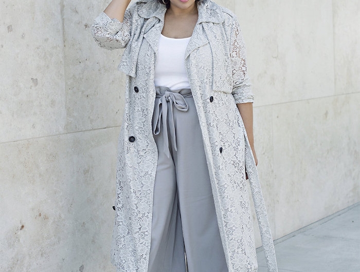 elegantes outfit in grau culotte hose kombinieren mit weißem t shirt langem mantel und schuhen mit absatz lockige frisuren für kurze haare schwarz