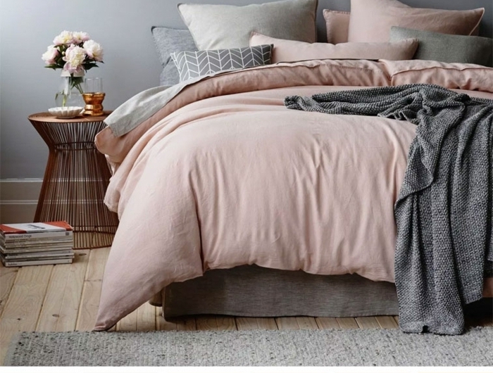 farbe malve passende töne schlafzimmer gestalten graue wände hellrosa bettwäsche