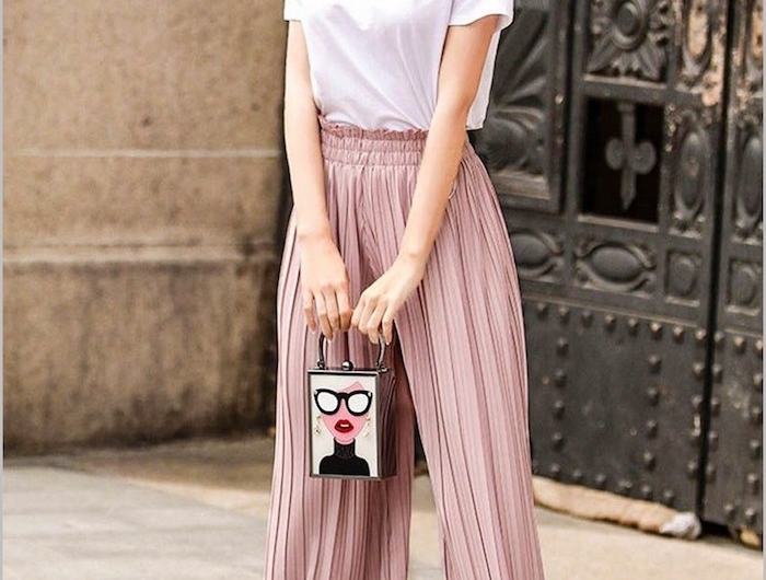 ideen für outfits für frühling sommer millenial pink culottes für welche figur mini tasche weißes t shirt dame mit mittellangen blonden haaren
