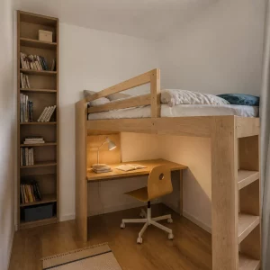Jugendzimmer Ideen für kleine Räume: Hochbett mit Schreibtisch darunter