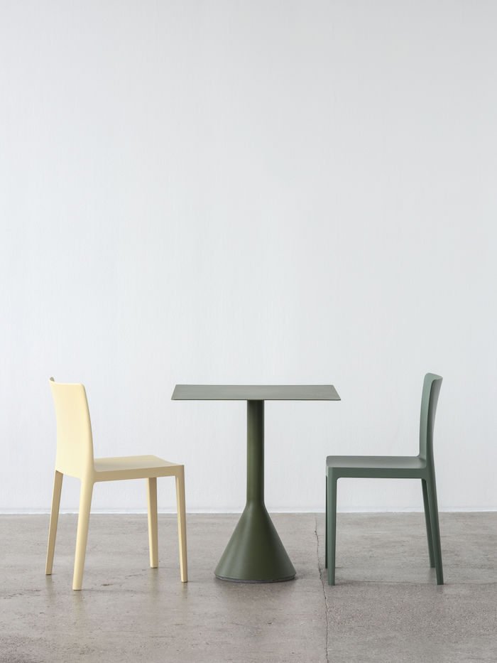 scandinavian lifestyle grüner und gelber stuhl dänische möbel hay tisch modernes design inspiration interior design 2020