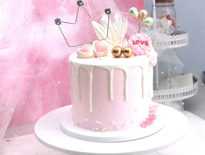 0 geburtstagstorte für mädchen torte dekoriert mit rosa creme topper krone pralinen süßigkeiten dip cake