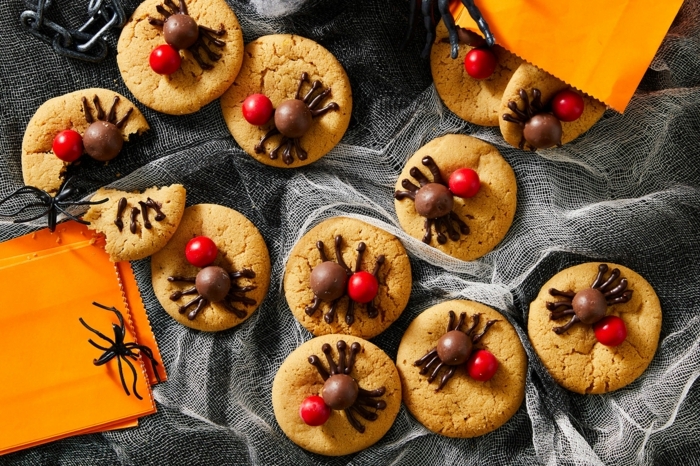 0 halloween rezepte für kinderparty partyessen ideen kekse mit spinnen aus schokolade snacks partysnacks
