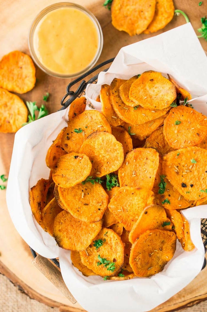 1 chips selber machen die besten rezepte selsbtgemachter kartoffelchips im ofen mit kräutern partyrezepte