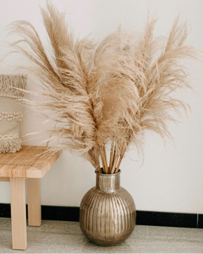 3 pampasgras getrocknet natur goldene vase mit trockengras zimmerdeko für den hebst herbstdeko beispiele