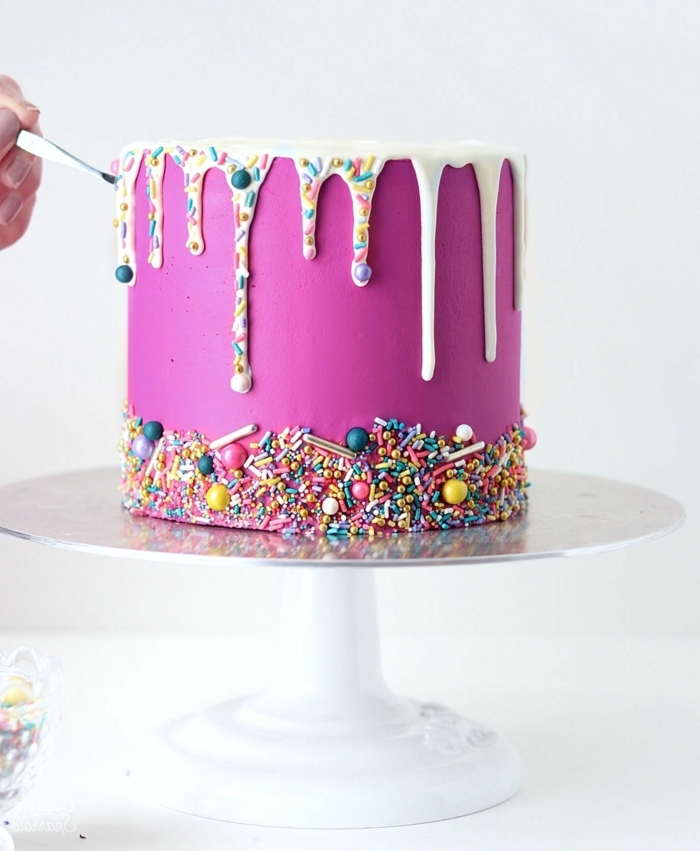 5 geburtstagstorte für 13 jähriges mädchen kindergeburtstag ideen drip cake dekoriert mit lila creme und weißer schokoalde