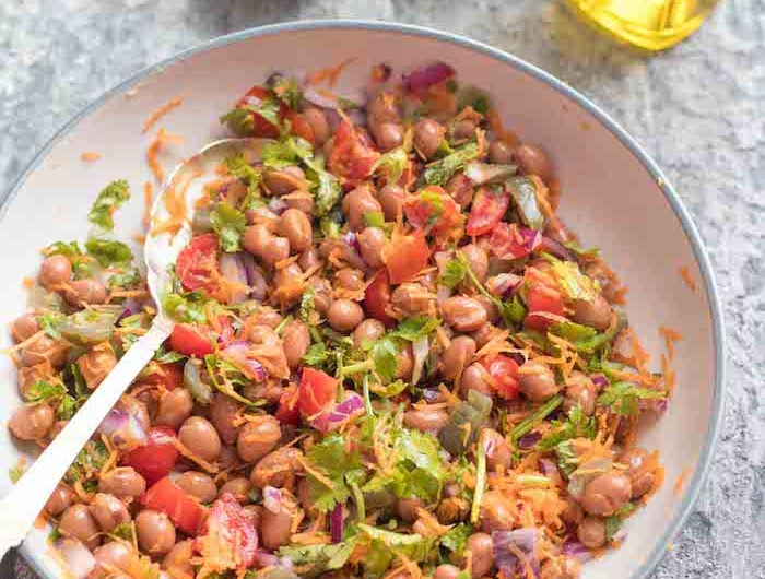 6 gesundes mittagessen zum abnehmen einfacher borlottibohnensalat mit karotten zwiebeln kirschtomaten gesunde gerichte kochen