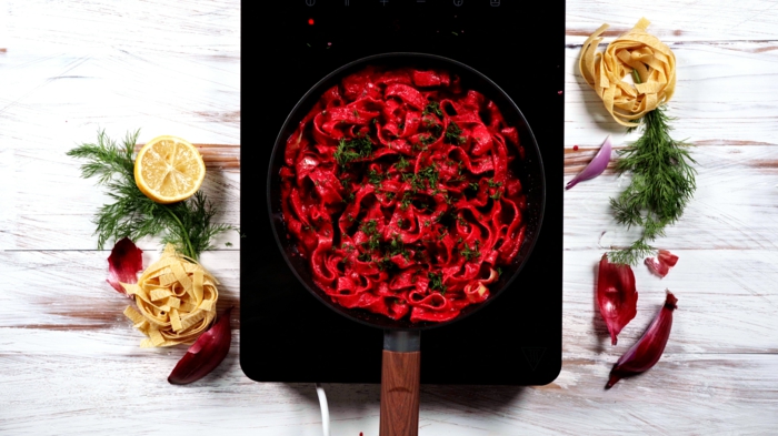 8 halloween essen ideen pasta mit rote bete soße zutaten zubereitung leckere rezepte