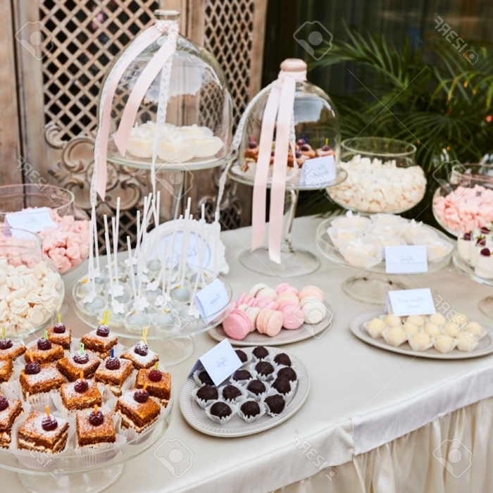 candy bar gläser hochzeit ideen kleine desserts pralinen muffins törtchen für die gäste