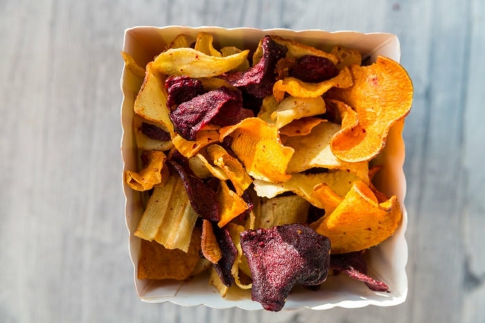 chips selbst machen ofen selsvtgemachte gemüsechips aus kartoffeln und rote beete