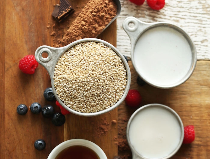 detox kur 7 tage frühstück quinoa schokolade bowl antioxidants tee himbeeren