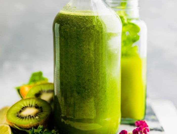 detoxifying green smoothie with kiwi and celery juice update
