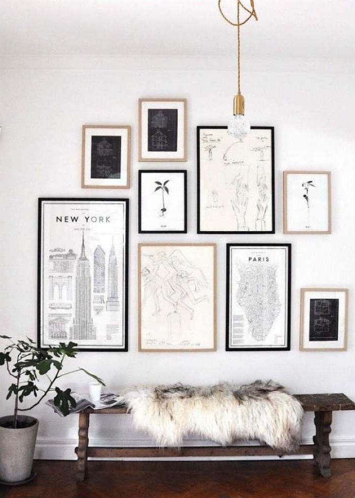 dunkle holzbank weiße flauschige decke wanddeko wohnzimmer modern bilder new york karte von paris moderne linienzeichnungen minimalistische innenausstattung inspiration holzboden