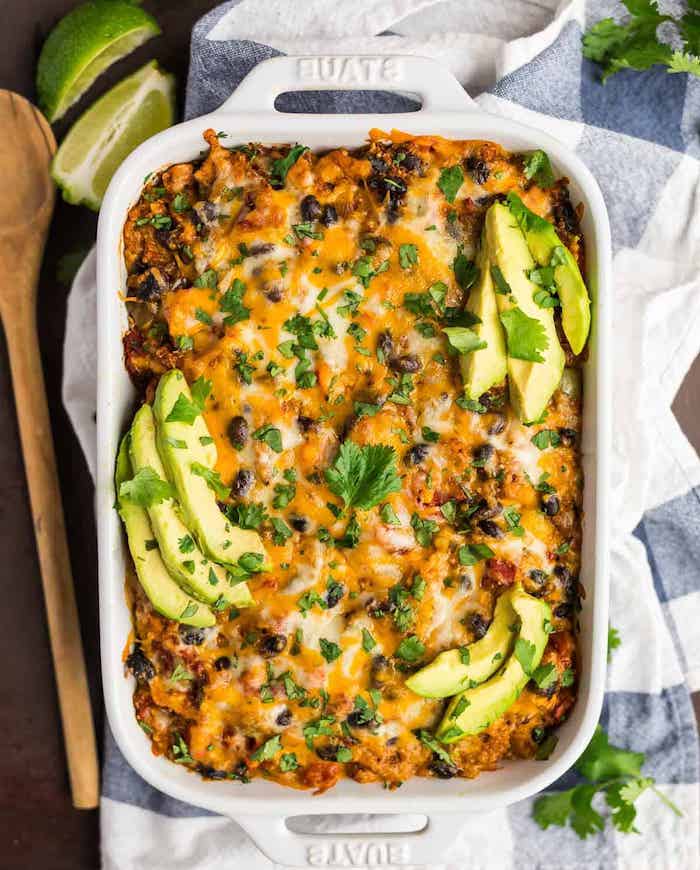 gesunde vegetarische rezepte abendessen für gäste casserole mit lasagna bohnen avocado petersilien