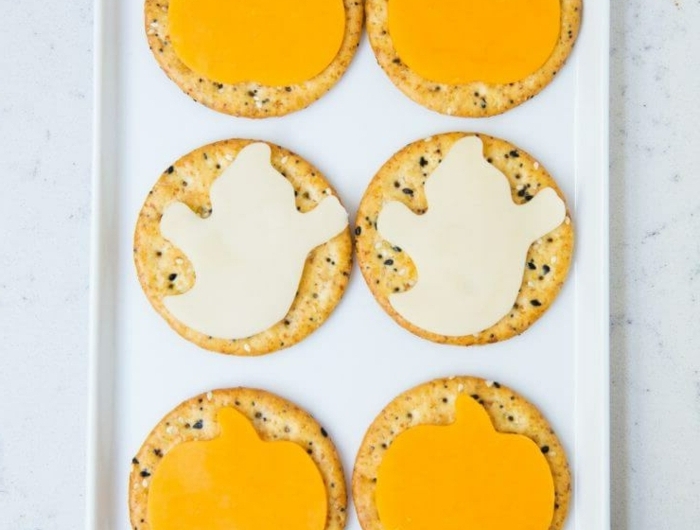 halloween essen kinder einfache zubereitung crackers mit käse hebrst rezepte partysnacks