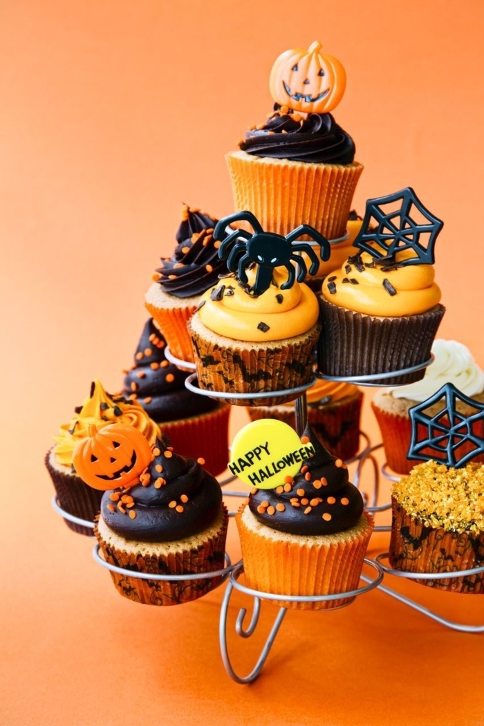 halloween rezepte fingerfood muffins mit kürbis und schwarzer schokolade kürbismuffind cupcakes deko ideen