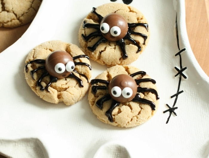 halloween snacks fingerfood spinnen kekse mit schokolade und erdnussbutter kinderkekse rezept
