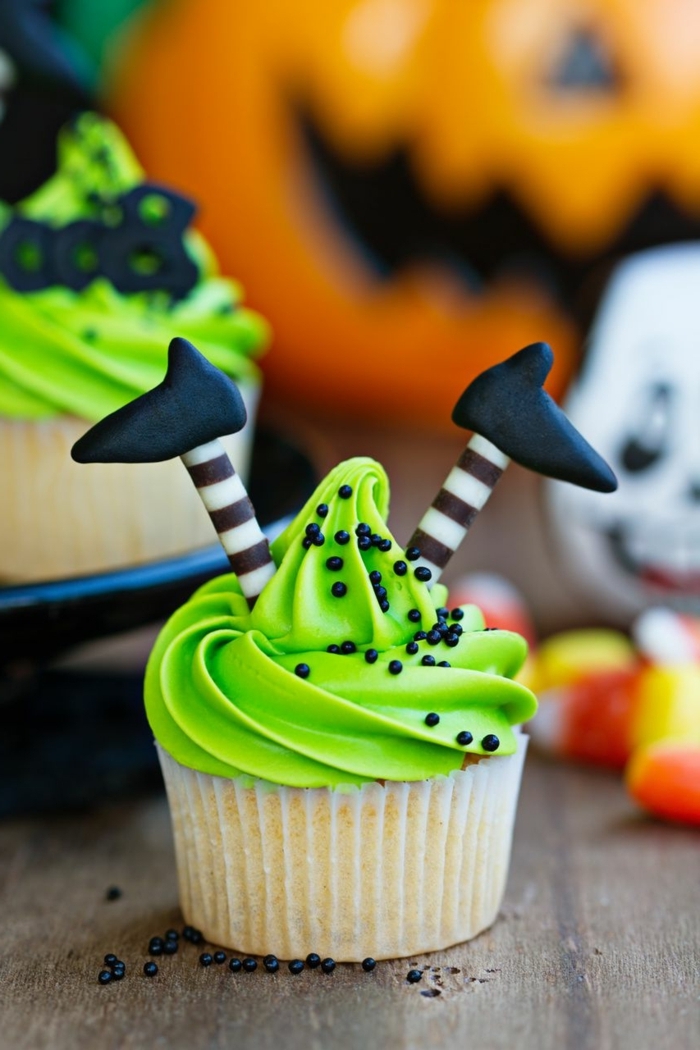 halloween snacks kinder cupcakes hexen grüne buttercreme füße aus schokolade kinderpraty essen