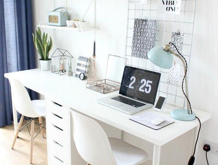 home office einrichten modern schreibtischstuhl skandinavisch weißer schreibtisch stühle holzbeine scandi innendesign minimalistisch