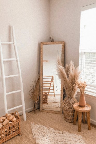 trockenblumen deko zimmerdeko mit pampasgras helle farben spiegel wohnung dekoideen tipps
