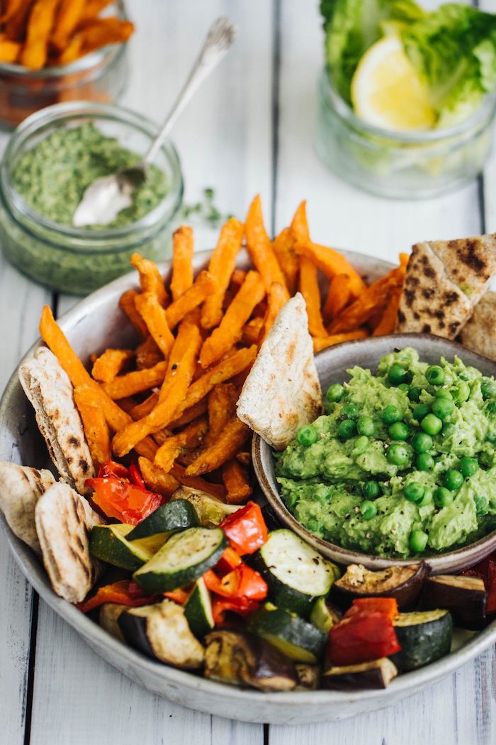 was koche ich vegetarisch mittagessen einfache rezepte dip aus bohnen und avocado gebackene gemüse süßen kartoffeln tortilla