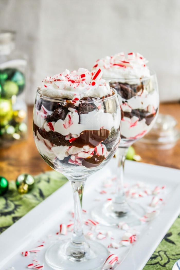 0 weihnachtsdessert im glas dessert ideen zu weihnachten nachtisch mit schokolade creme und zuckerstangen