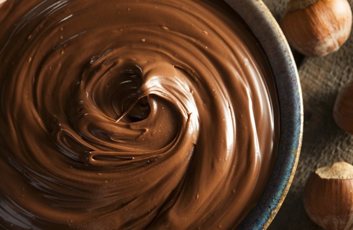 cremige pase aus schokolase ein mixer nutella alternative große haselnüsse