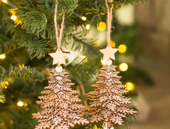 deko tannebäume aus holz baum dekoriert mit lichtern weihnachtsbaum schmücken kreative ideen inspiration