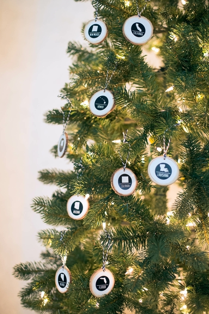 deko weihnachten selber machen tanenbaum dekorieren chritstbaumdeko weihanchtsbaum schmücken selbsgtemachte ornaments aus holzscheiben