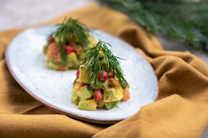 leichte vorspeisen weihnachten salat vorspeise avocado granatapfel drill tannenbaum form