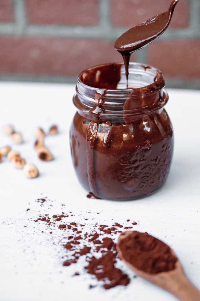 nutella alternative ein veganes nutella selber machen ein köffel aus holz und kakao