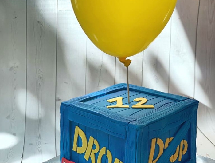 online spiel inspirierter geburtstag blauer kasten gelber luftballon fortnite tortendeko drop package 12 geburtstagsparty