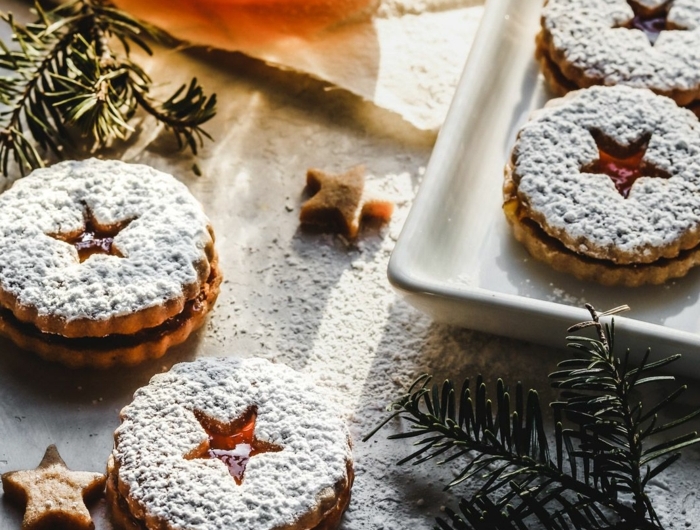 weihnachtsgebäck backen rezept plätzchen marmelade bestreut mit puderzucker leckere desserts zu weihnachten selber machen
