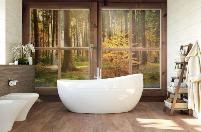 1 badezimmer einrichten große badewanne fototapete natur tapete mit waldmotiv