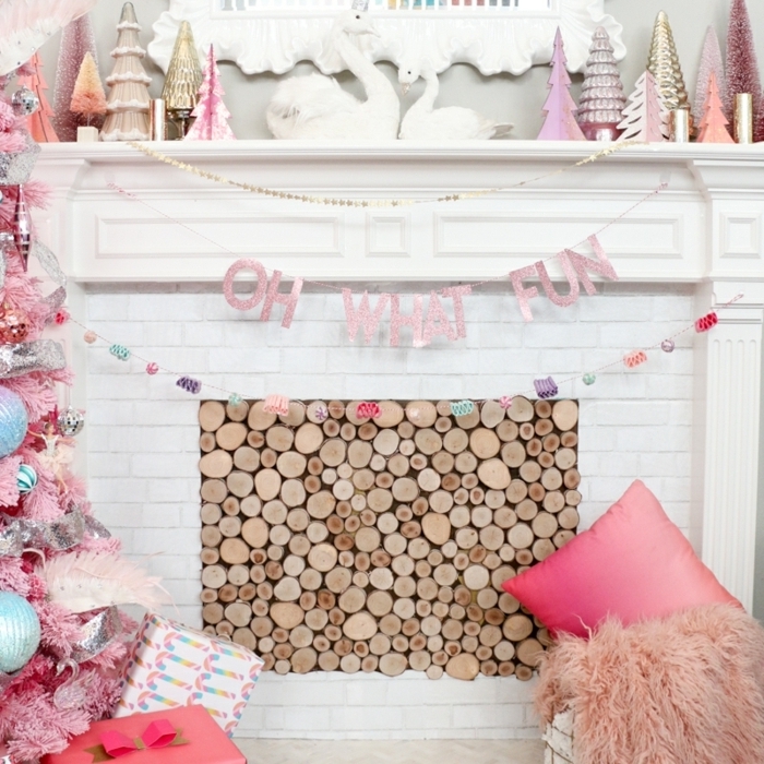 bastelideen weihnachten einfach moderne weihnachtsdeko in weiß und rosa weihnachtsparty deko ideen kamin dekorieren