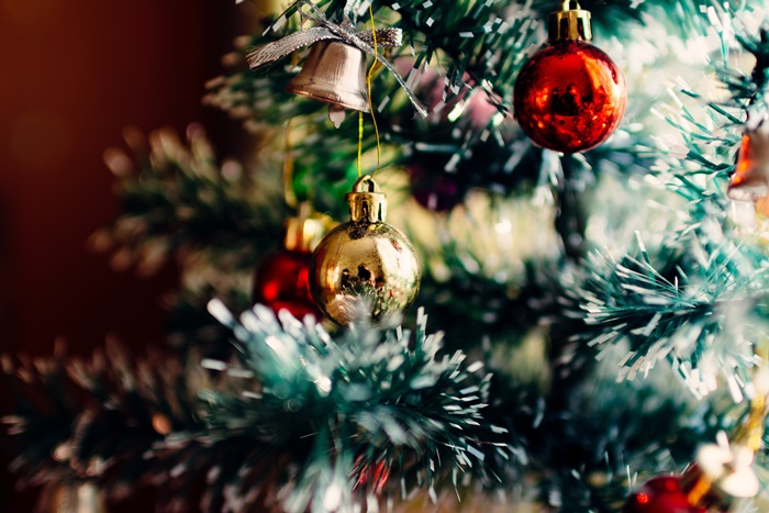 besondere geschenkideen zu weihnachten tannenbaum dekorieren winterfeste geschenke für freunde und familie