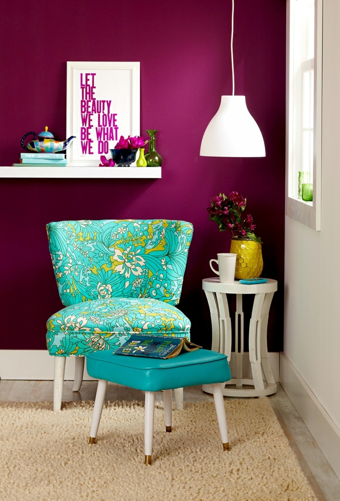 bezugsstoff für stühle wohnzimmer stuhl polsterstoffe turkisfarbig stoff gelb stuhl mit tisch lila wand