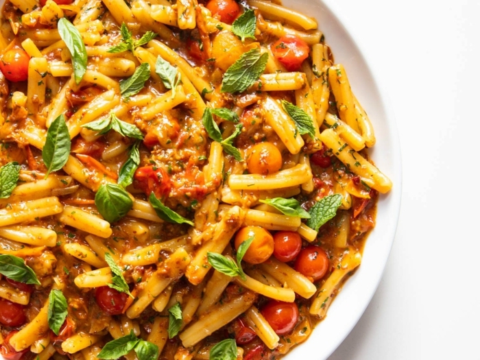 einfache pasta rezepte gericht mit fetuccini cherry tomaten nd cremesoße abendessen schnell