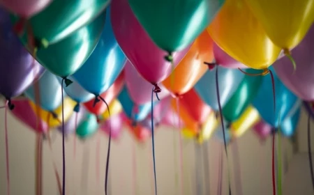 einladungskarten auswählen tipps karten zur party einladungen partyeinladungen farbenfrohe luftballons