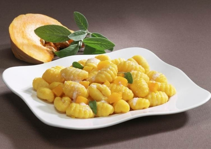 gnocchi teig gnocchi ohne ei kochen originelles rezept mit gnocchi parmigiano käse und frische würzen salbei